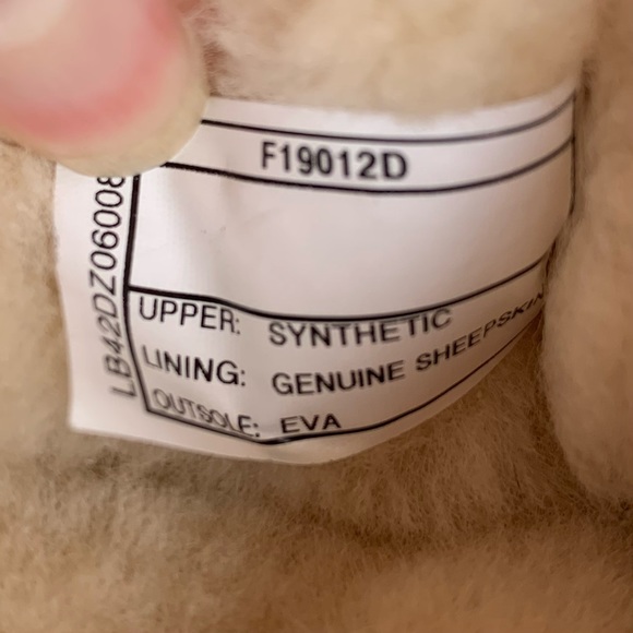 UGG Classic Short Sparkles Boot - Picture 10 of 11